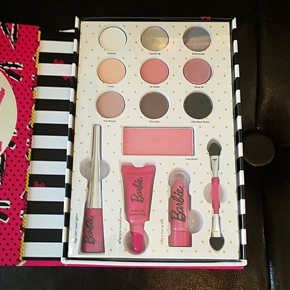TRADED Barbie collectible Look Book Palette - Picture 2 of 4